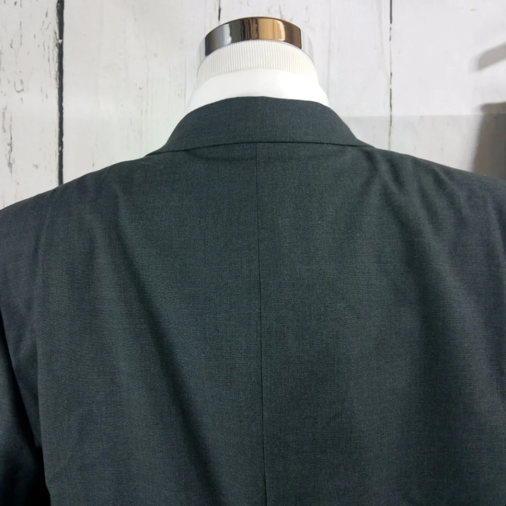 Jos A Bank 1905 43R 2 Button Gray 2pc Suit 34x28.5 Pleated, Cuffed